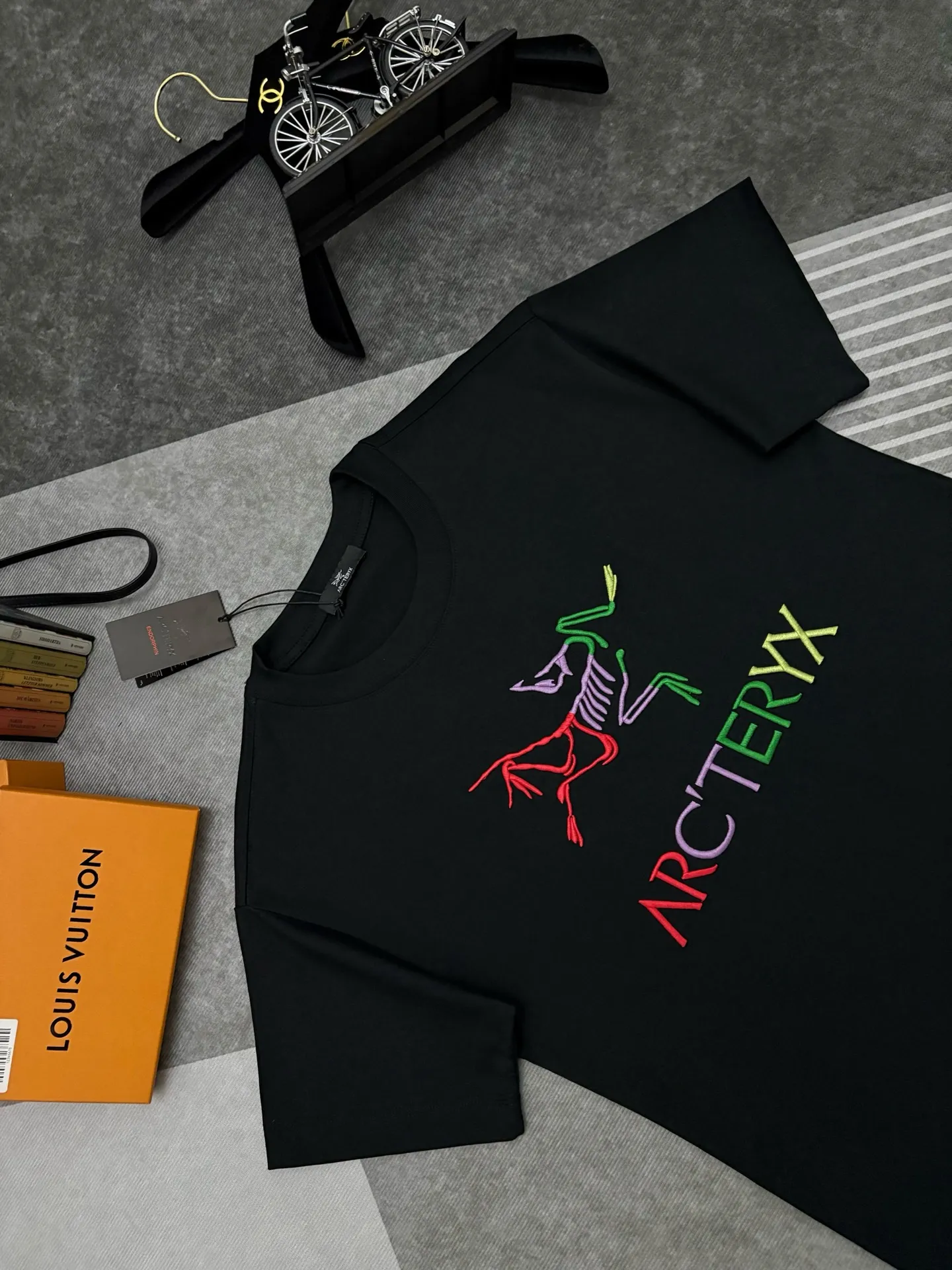 Arcteryx T 【Arcteryx ， 】 New Arrival ， Premium Versatile ， Same Style Arcteryx ， Logo ， 、 、 、 ， Logo ， 。 ◦ ARC'TERYX ， ， 。 ， ， 。 ， 。 ， ， ！！ Sizes：S、M、L、XL、XXL